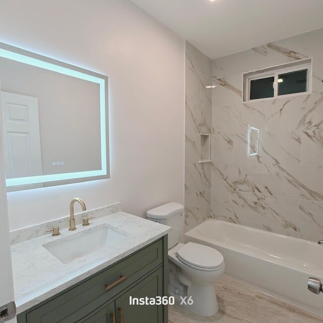 Building Photo - 71 Lakeside St