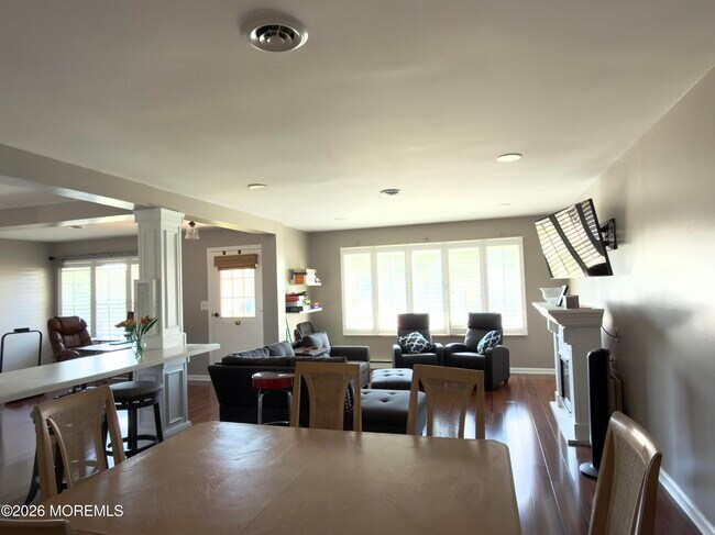 Building Photo - 116B Buckingham Dr