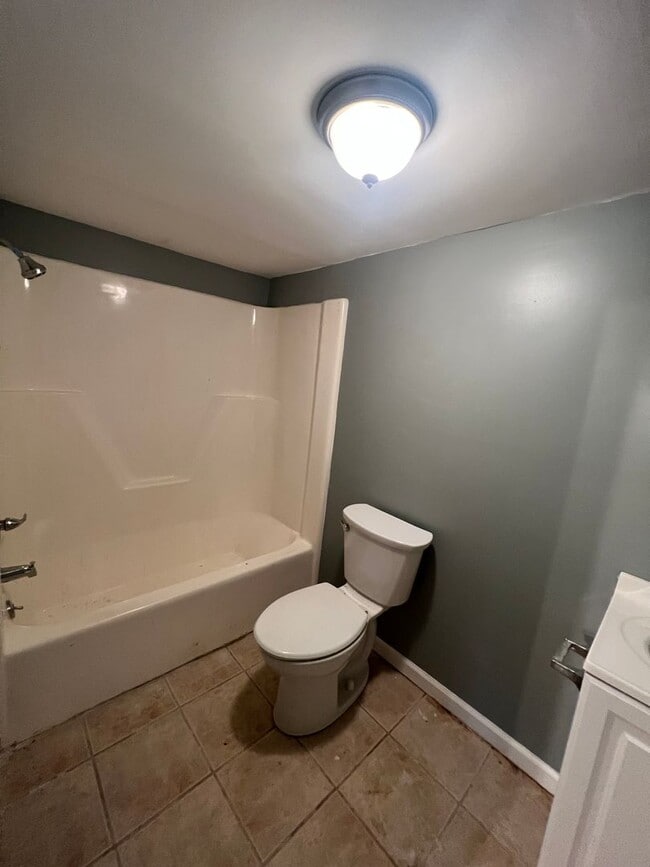 Building Photo - 3-bedroom, 2-bathroom private retreat in C...