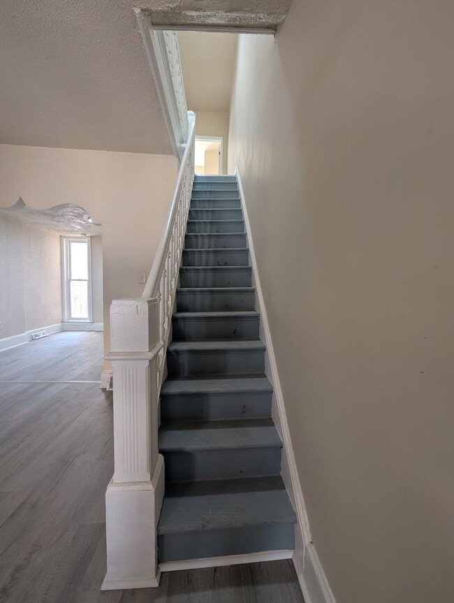 Building Photo - Beautiful Newly Remodeled 3 bedroom Coming...