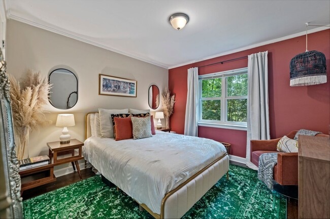 Building Photo - Available mid-June! 2 Bed Duplex In The He...