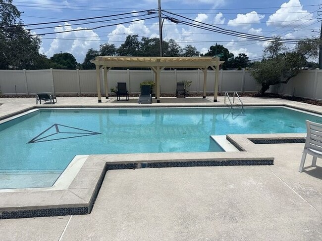 Building Photo - THE TRIAD TOWNHOMES IN CARROLLWOOD