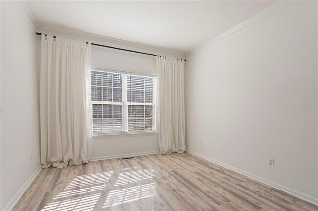 Building Photo - 133 Parkstone Way