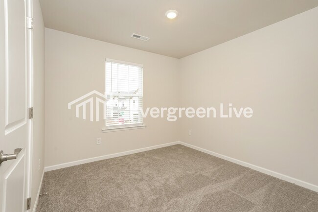 Building Photo - 5597 Hydrangea St