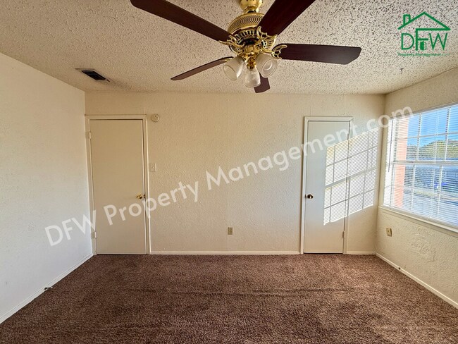 Building Photo - 1021 Pleasant Valley Ln