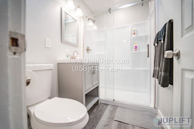 Building Photo - 4233 Swift Ave