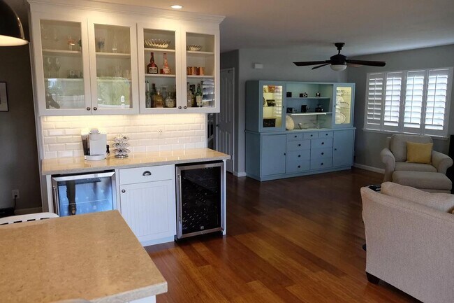 Building Photo - Spacious, Stylish, and Perfect for Enterta...