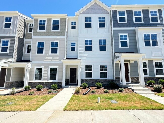 Primary Photo - 4 Bedroom 3.5 Bath for Rent