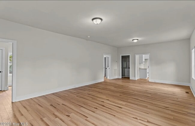 Building Photo - House