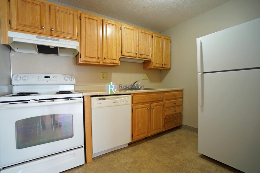 Building Photo - 122 Dustin St