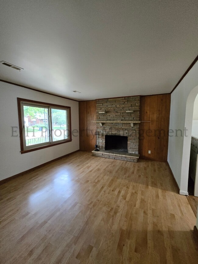 Building Photo - 826 S Fountain St