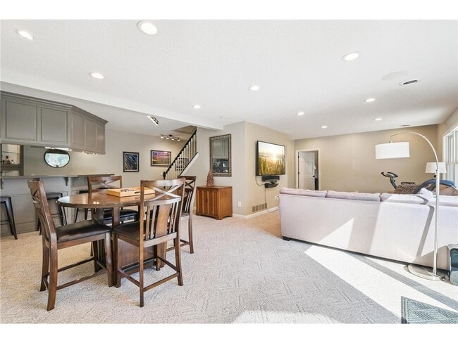 Building Photo - 9520 Scott St