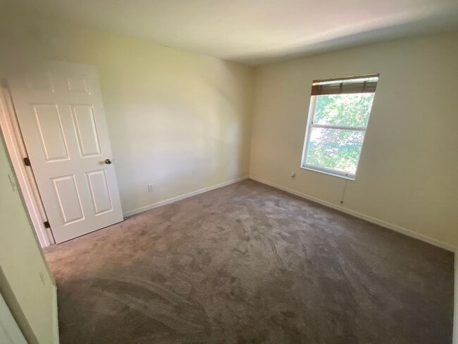 Building Photo - Beautiful, Family & Pet Friendly, 2 Story,...