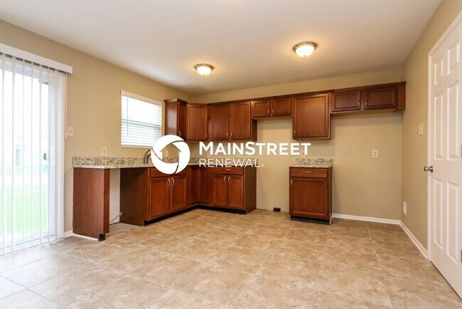 Building Photo - 3 Bedroom Pet-Friendly Home in Indianapolis, IN with Main Street Renewal