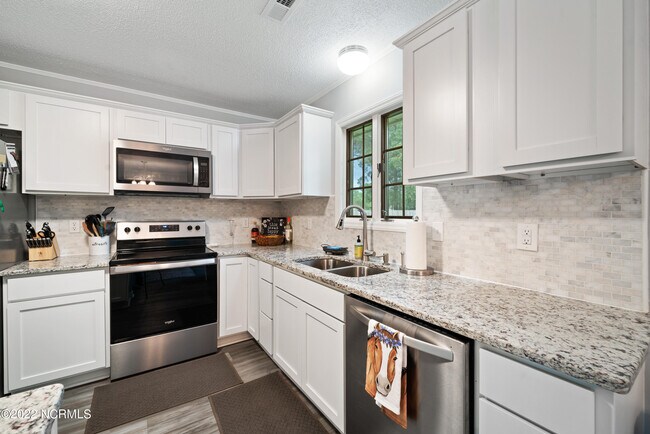 Building Photo - 805 Deblea Ct