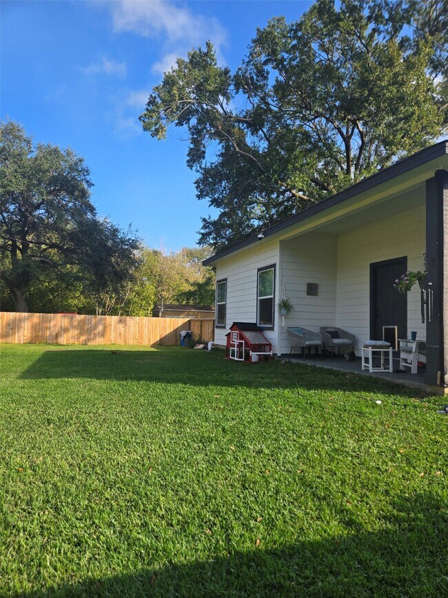 Building Photo - 2118 2nd Ave N