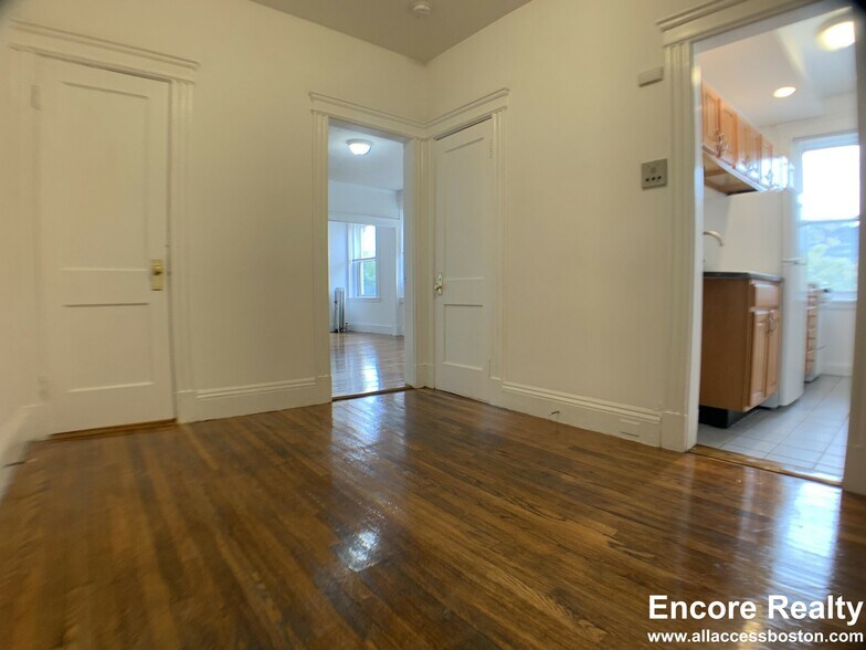 Building Photo - 195 Park Dr