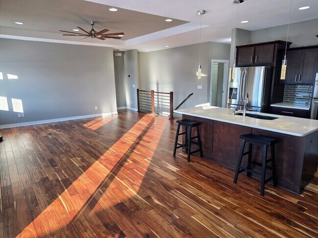 Building Photo - 482 NE Westgate Dr