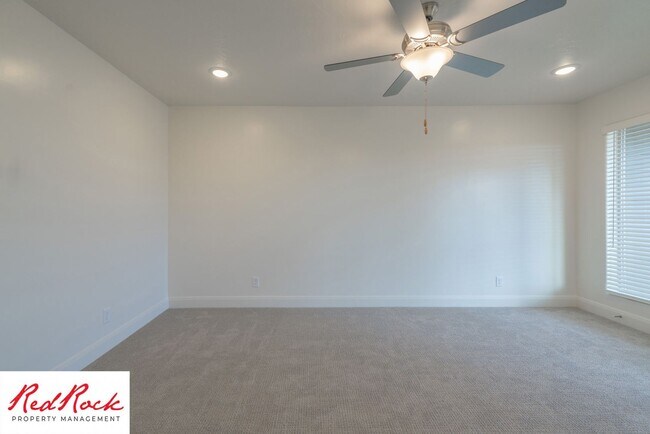 Building Photo - Stunning Spacious 3 Bedroom Unit