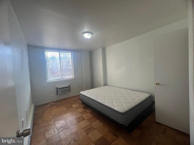 Building Photo - 3245 Rio Dr