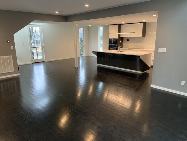Building Photo - 558 New Bern Ave