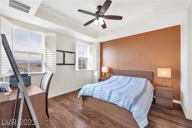 Building Photo - 2405 W Serene Ave