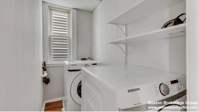 Building Photo - 823 Dorchester Ave