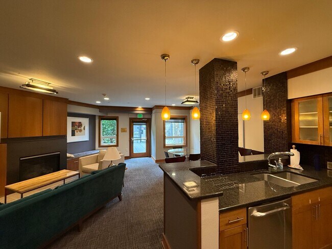 Building Photo - Modern 1BR Condo with Luxury Amenities in ...