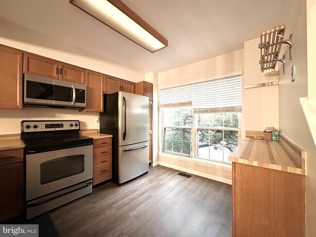Building Photo - 5700 Medallion Ct
