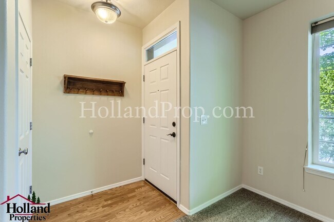 Building Photo - Beautiful 3 Bedroom Home with Community Pool, Hot Tub & 2-Car Garage in Hillsboro ** NEW PRICE $2...