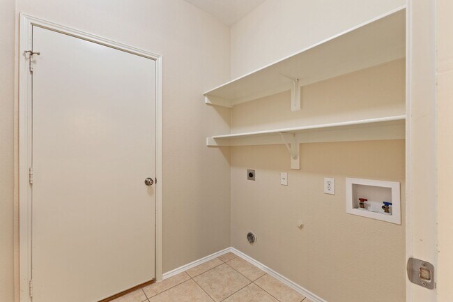 Building Photo - 3905 Hawkins Dr