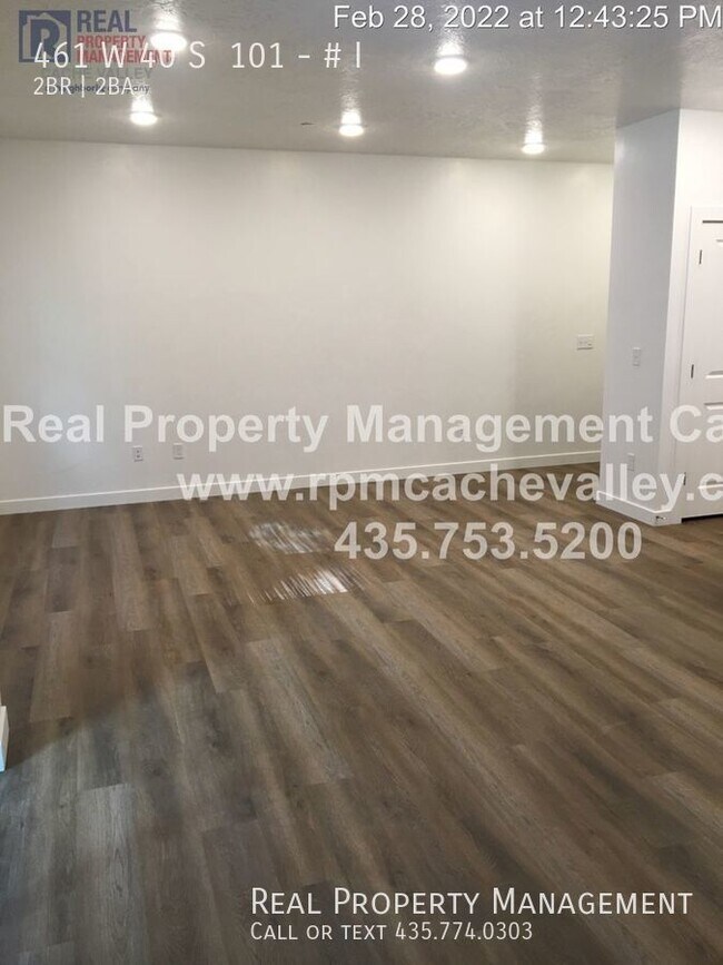 Building Photo - 461 W 40 S