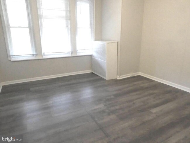 Building Photo - 1213 S 54th St