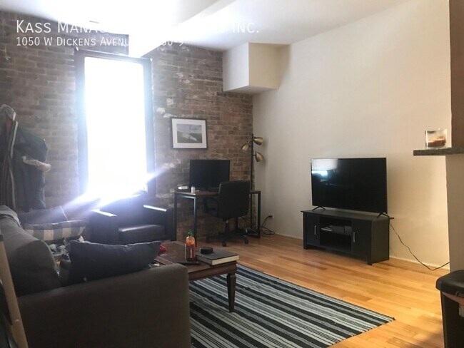 Building Photo - 1050 W Dickens Ave