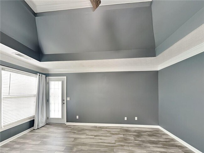 Building Photo - 17 Derby Way NE