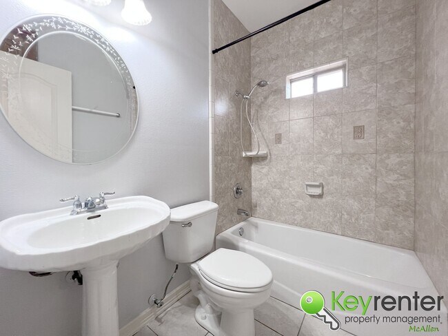 Building Photo - 3Bed/2Bath Gorgeous and move in ready.  (S...