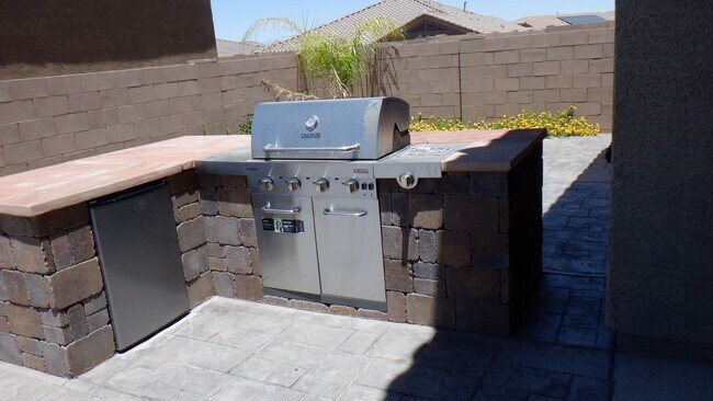 Building Photo - Newer 4 BR Home in Sahuarita for Rent **MO...