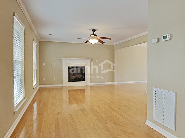 Building Photo - 1515 Pathfinder Ln