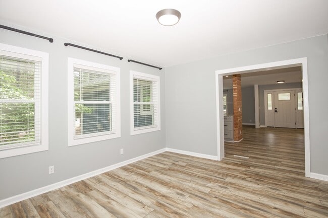 Building Photo - Gorgeous Fully Renovated 3 bedroom home in the Heart of Whispering Pines