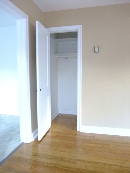 Building Photo - 8210 Greenwood Ave