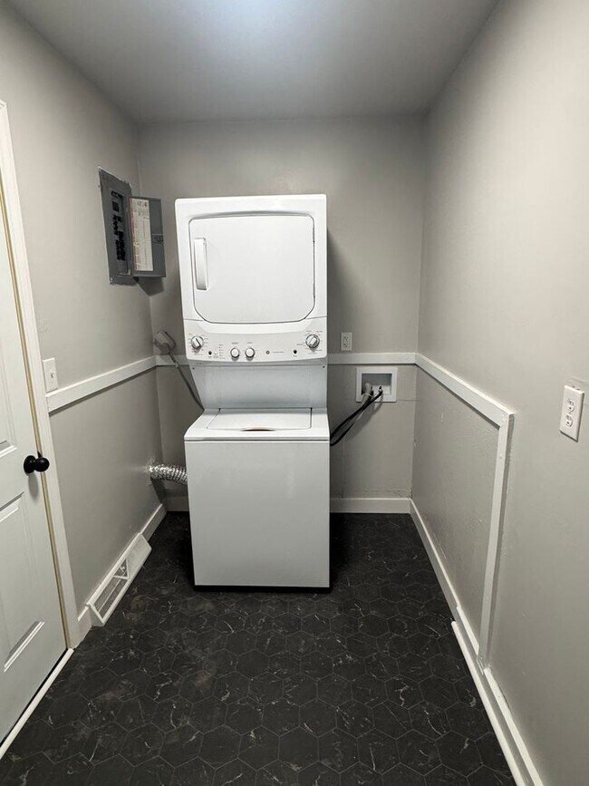 Building Photo - 2812 Mulberry Rd