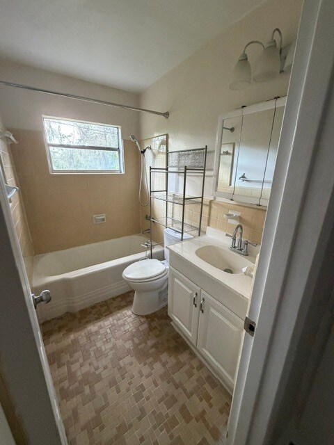 Building Photo - 508 NW 36th Dr