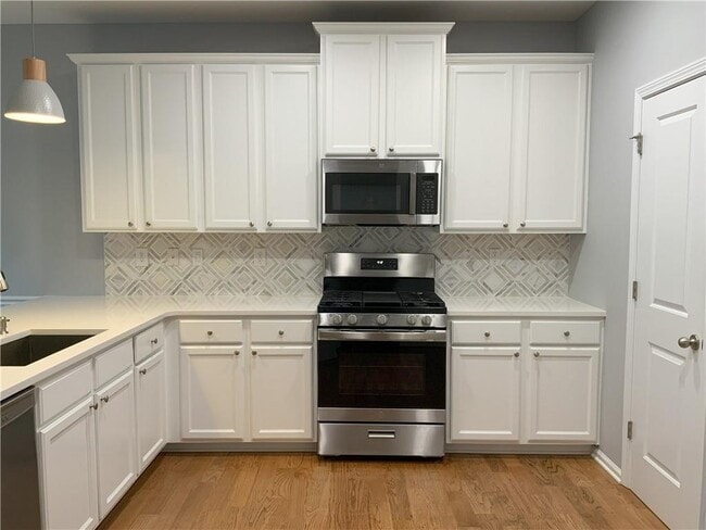 Building Photo - 1465 Parkside Village Dr