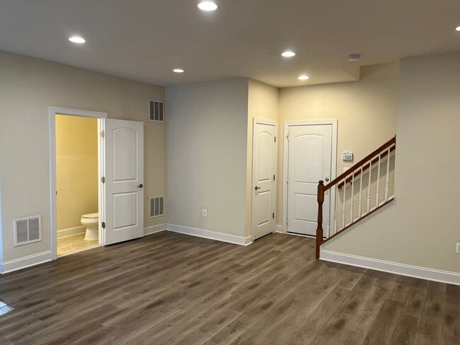 Building Photo - Large Townhouse In Haymarket