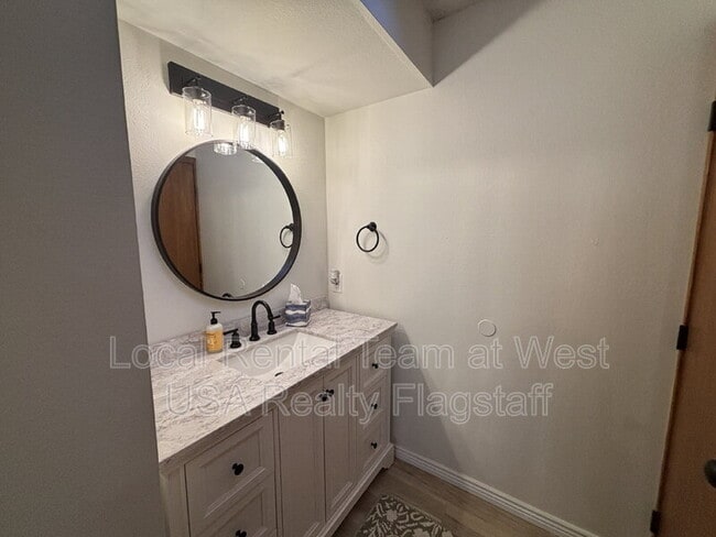 Building Photo - 2340 N Plateau Dr