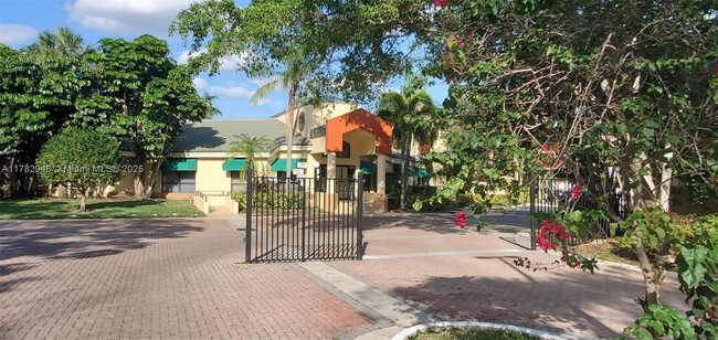 Building Photo - 9999 Summerbreeze Dr