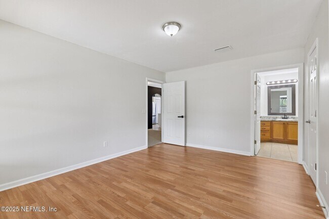 Building Photo - 2688 Glenhaven Dr