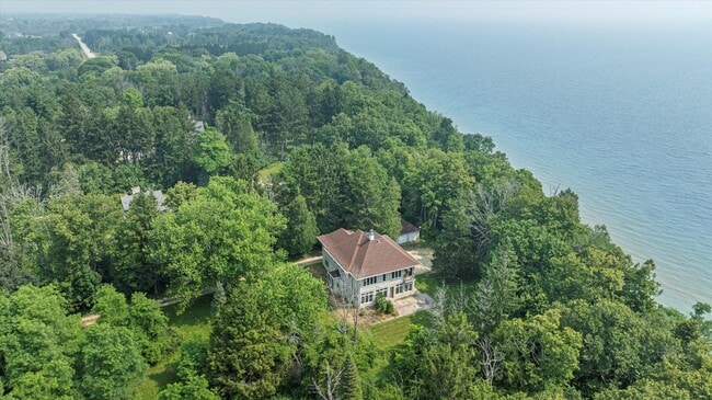 Primary Photo - 598 Lake Shore Rd