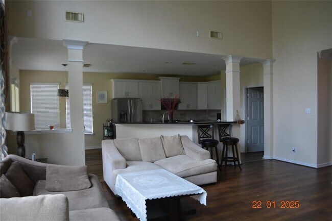 Building Photo - 8307 Red Rooster Ln