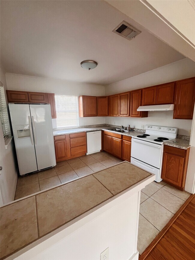 Building Photo - 1553 Dover St